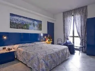 מלון Royal Palace 4*
